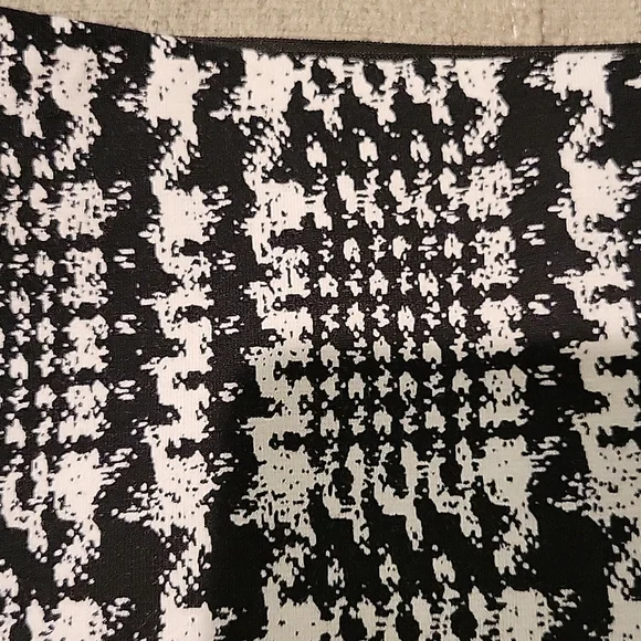 Ann Taylor pencil tweed-like skirt without the wool. Size 10 - Picture 2 of 6